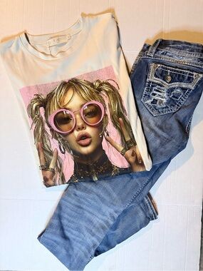 Source Unknown White Graphic Short Sleeve Tee with Pink & Gold Accents